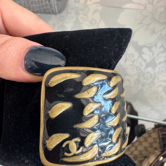 Black and Gold Chanel Cuff - One Size - Picture 4 of 9